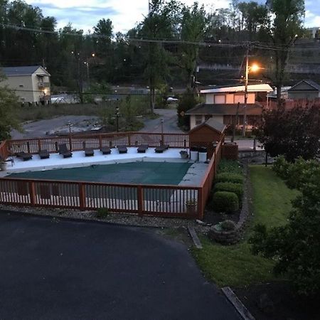 Spacious Downtown Condo Walking Distance To Downtown Gatlinburg Sleeps 6 Guests Dış mekan fotoğraf