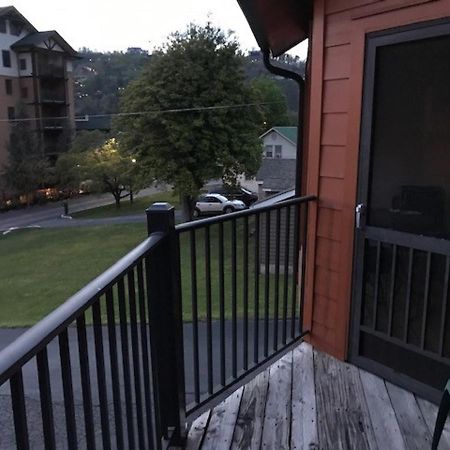 Spacious Downtown Condo Walking Distance To Downtown Gatlinburg Sleeps 6 Guests Dış mekan fotoğraf