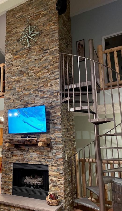 Spacious Downtown Condo Walking Distance To Downtown Gatlinburg Sleeps 6 Guests Dış mekan fotoğraf