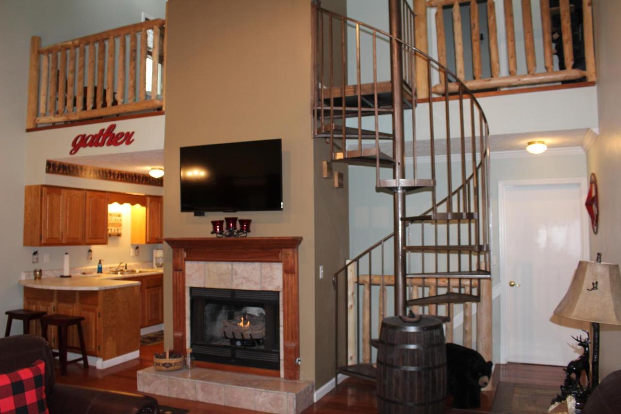 Spacious Downtown Condo Walking Distance To Downtown Gatlinburg Sleeps 6 Guests Dış mekan fotoğraf