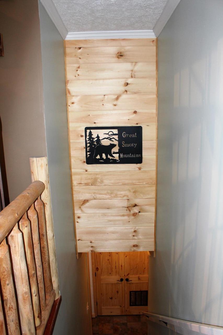 Spacious Downtown Condo Walking Distance To Downtown Gatlinburg Sleeps 6 Guests Dış mekan fotoğraf