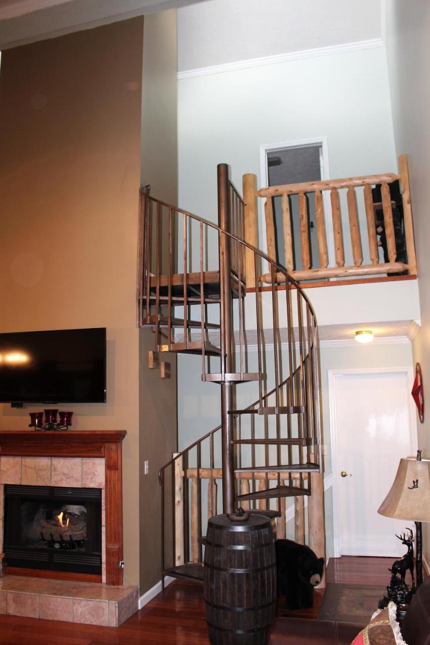 Spacious Downtown Condo Walking Distance To Downtown Gatlinburg Sleeps 6 Guests Dış mekan fotoğraf