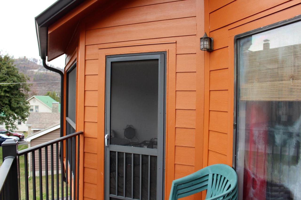 Spacious Downtown Condo Walking Distance To Downtown Gatlinburg Sleeps 6 Guests Dış mekan fotoğraf