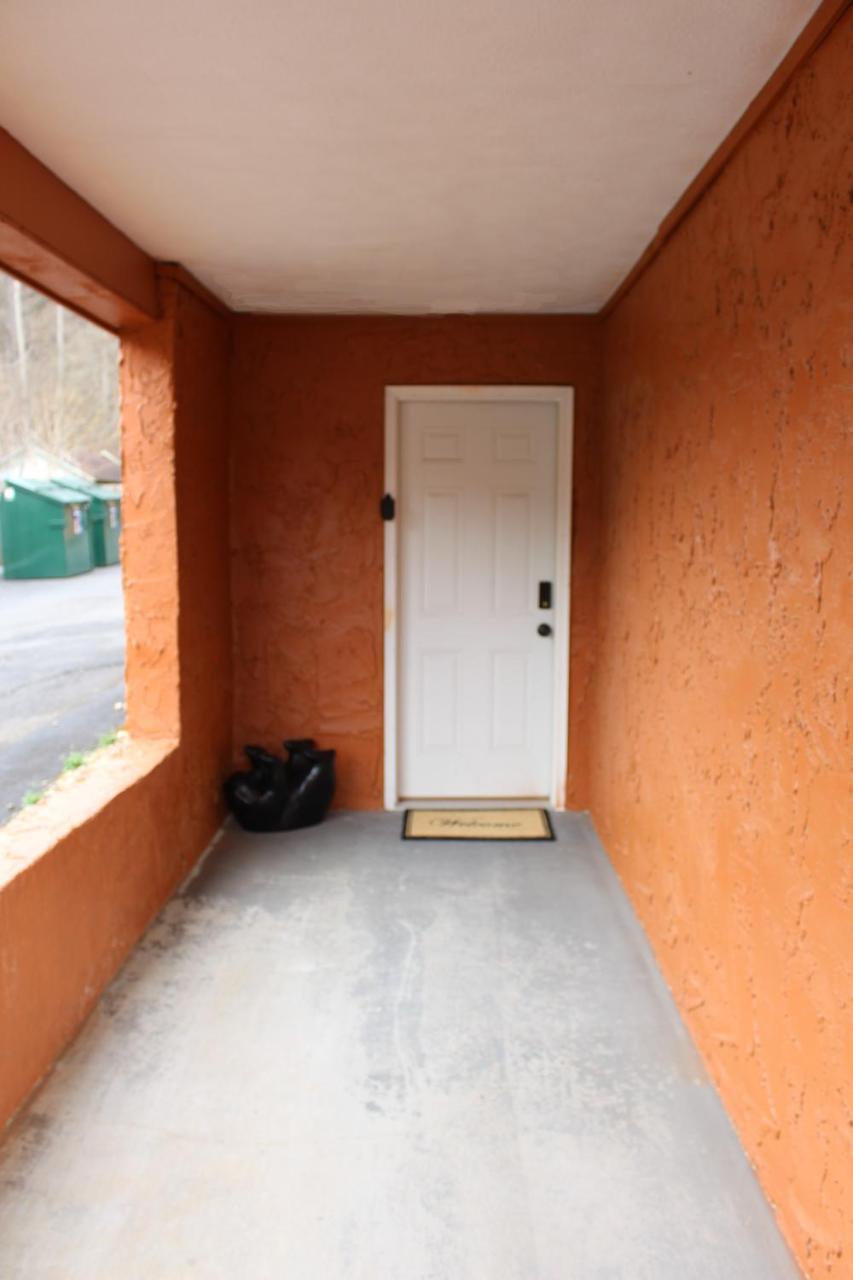 Spacious Downtown Condo Walking Distance To Downtown Gatlinburg Sleeps 6 Guests Dış mekan fotoğraf