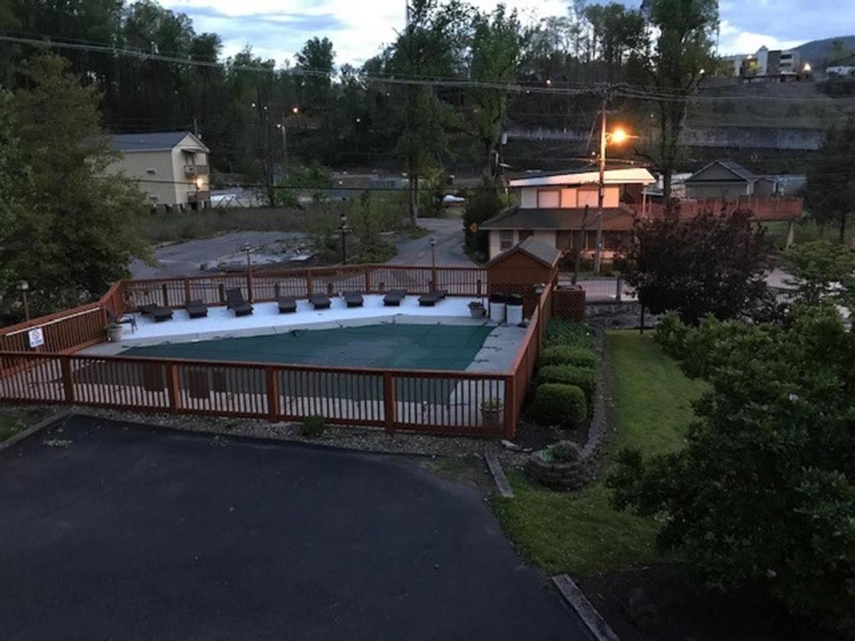 Spacious Downtown Condo Walking Distance To Downtown Gatlinburg Sleeps 6 Guests Dış mekan fotoğraf