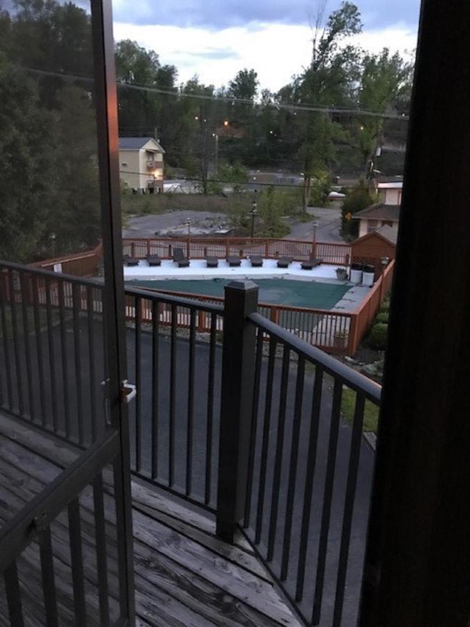 Spacious Downtown Condo Walking Distance To Downtown Gatlinburg Sleeps 6 Guests Dış mekan fotoğraf